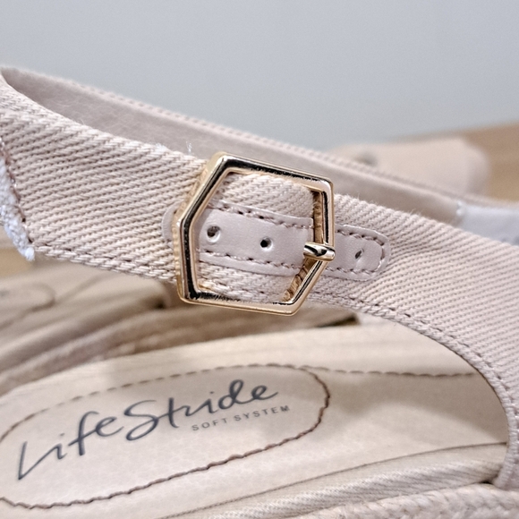 Life Stride Sandals Women's 8W Beige Canvas Fabric Wedge Heel NWOT - Picture 8 of 14